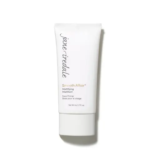 Na obrázku je vidět bílá tubička báze pod make-up JANE IREDALE Smooth Affair Mattifying. Na obalu jsou černo-zlaté nápisy s názvem produktu. Produkt vyhlazuje pleť a připravuje ji na aplikaci make-upu.