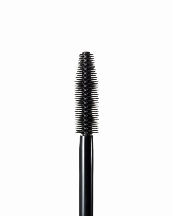 Szczoteczka tuszuJane Iredale Lash Fixation Tubing Mascara w dużym zbliżeniu. Kształt stożkowy, gęste, równomierne  silikonowe wypustki równomiernie rozdzielają rzęsy, zapobiegają ich sklejaniu i umożliwiają dokładne pokrycie tuszem.