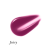 Na obrázku je lesk na rty Jane Iredale v odstínu Juicy. Juicy je intenzivní, chladná fialová s nádechem růžové. Tento odstín se skvěle kombinuje s jednoduchým líčením očí a dodává svěží, moderní vzhled.