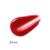 Na obrázku je lesk na rty Jane Iredale v odstínu Siren. Siren je klasická, intenzivní červená s teplým tónem. Je to ideální volba pro ty, kteří chtějí svému make-upu dodat výraznost a sebevědomí.