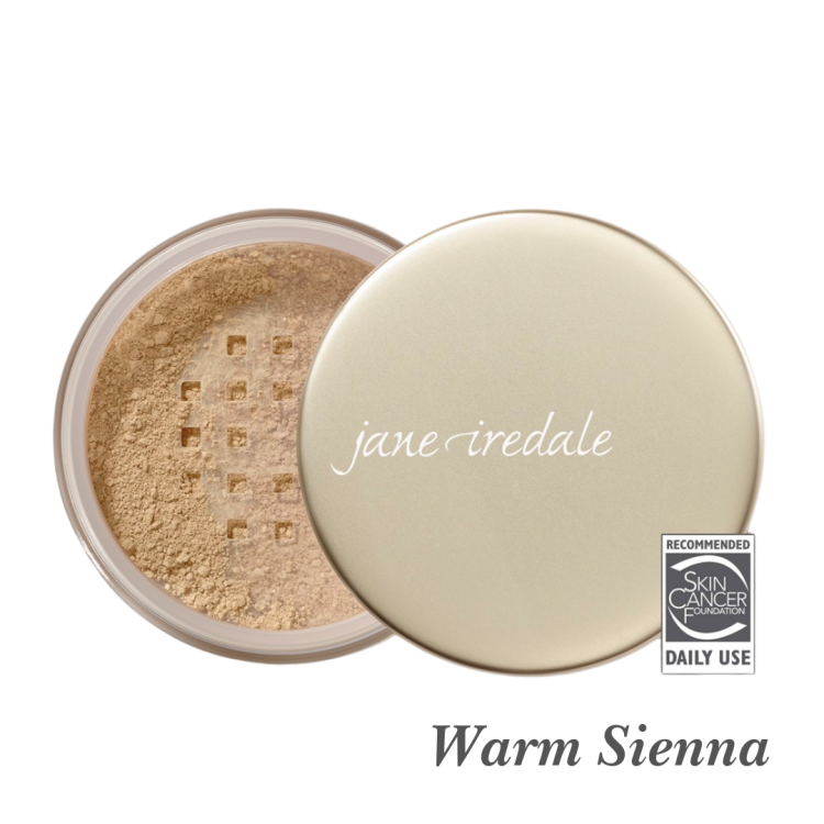 Warm Sienna je sypký minerální podklad Jane Iredale v teplém, středním odstínu se žlutavě béžovými tóny, ideální pro lehce opálenou nebo olivovou pleť, s ochranou SPF 15 a doporučením Skin Cancer Foundation.