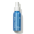 Na fotografii je elegantní modrá lahvička s bílým rozprašovačem vody Jane Iredale D2O Hydration Spray o obsahu 90 ml. Produkt má označení ECOCERT, které potvrzuje organický a přírodní původ jeho složek.