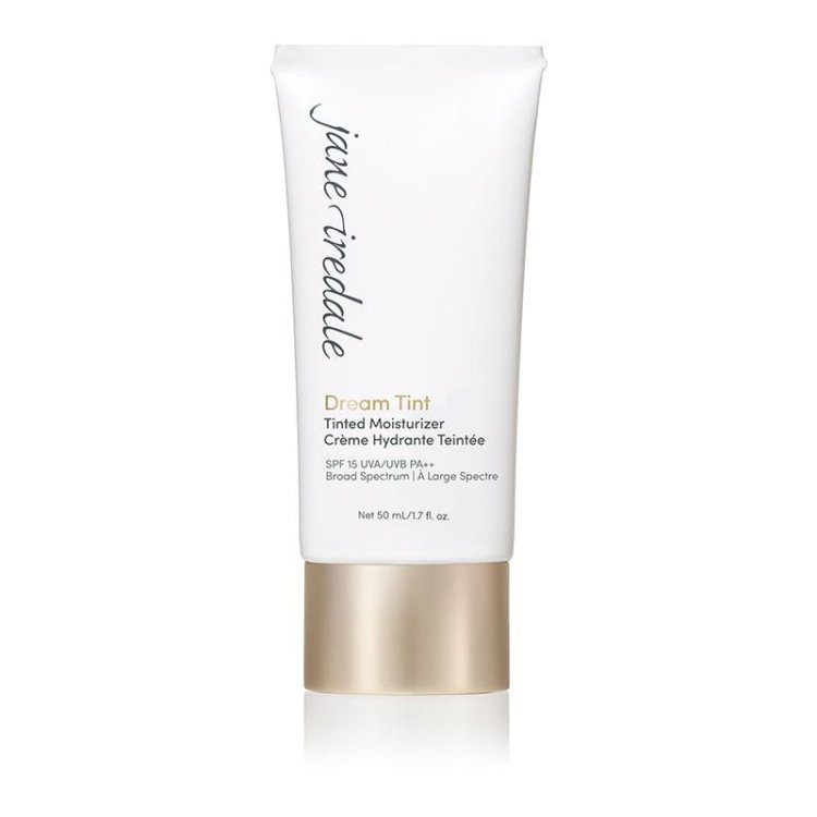 Balení JANE IREDALE Dream Tint Tinted Moisturizer je elegantní tuba z měkkého plastu v béžové barvě s jemnými zlatými akcenty. Má praktický dávkovací otvor, který umožňuje snadnou aplikaci. Objem je 40 ml.