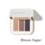 Paletka Jane Iredale v odstínu Brown Sugar je elegantní kombinací hnědých tónů s jemným leskem: třpytivá zlatavá hnědá, lesklá neutrální hnědá s nádechem chladné béžové, tmavá hnědá s grafitovým leskem.