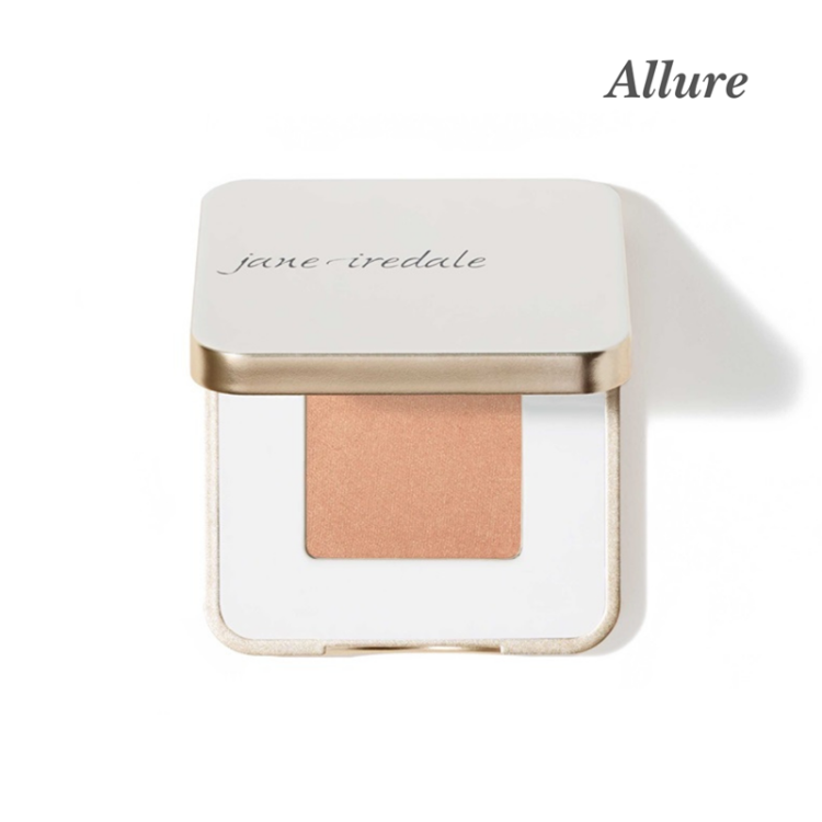 Oční stín Jane Iredale PurePressed Eye Shadow Single v odstínu Allure. Teplý lososovo-broskvový odstín se saténovým leskem. Skvělý na den – dodává pleti teplo a zdravý jas.