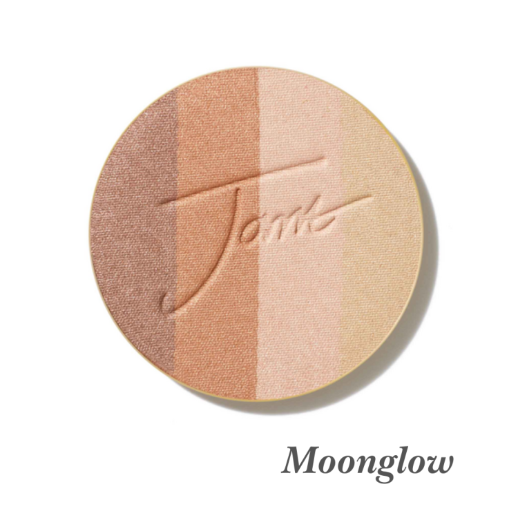 Kulatý, lisovaný multifunkční bronzer na obličej značky Jane Iredale v odstínu Moonglow s vyraženým logem Jane Iredale. Bronzer se skládá ze čtyř odstínů, které jsou na grafice slovně popsány.