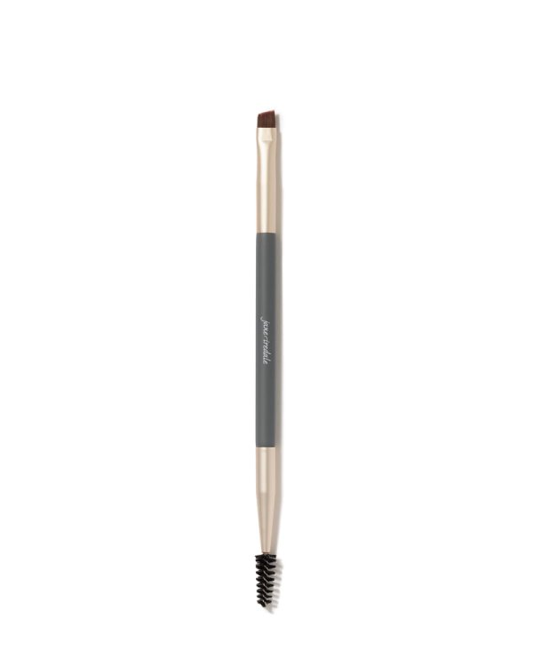 Na fotografii je oboustranný štětec na obočí a oči od Jane Iredale. Z jedné strany má precizní šikmý štětec pro stíny nebo produkty na obočí, z druhé strany je spirálková kartáčková část.