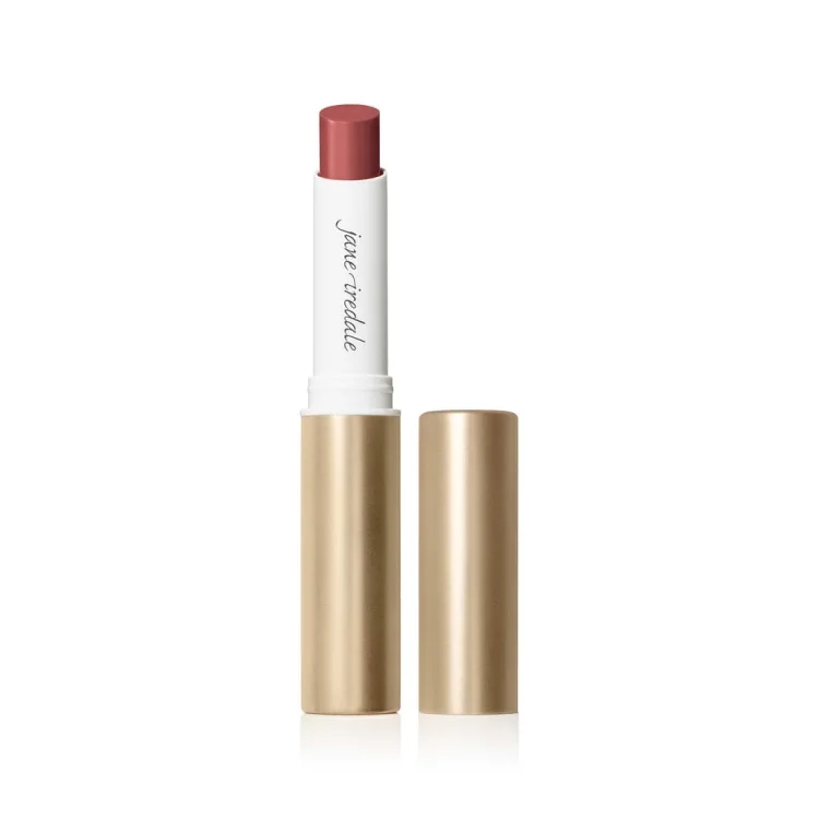 Na obrázku vidíme rtěnku Jane Iredale v odstínu Rosebud. Jedná se o teplý, tlumený korálový odstín – kombinaci zjemněné růžové s nádechem broskve a terakoty.