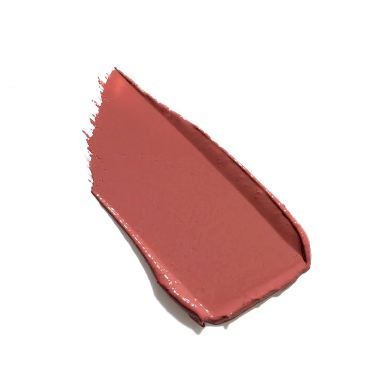 Na obrázku vidíme rtěnku Jane Iredale v odstínu Rosebud. Jedná se o teplý, tlumený korálový odstín – kombinaci zjemněné růžové s nádechem broskve a terakoty.