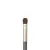 Fotografie zobrazuje detail hlavice štětce na líčení očí Jane Iredale Flat Eye Brush na bílém pozadí. Viditelná jsou krátká, hustá, plochá hnědá vlákna se zaobleným zakončením, zasazená do zlaté objímky, která navazuje na šedou rukojeť.
