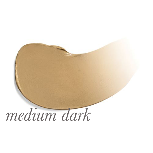 Vzorek odstínu Medium Dark – teplý odstín s hlubšími hnědými a zlatými podtóny. Ideální pro osoby s tmavší pletí, které hledají podkladový make-up, který nejen vyrovná tón pleti, ale také podtrhne její přirozenou hloubku a teplo.