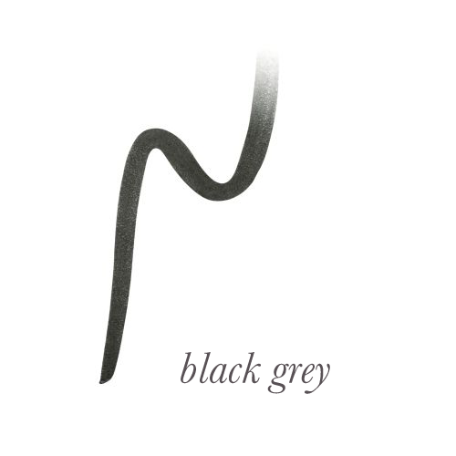 Grafika zobrazuje vzorek barvy oční tužky jane iredale Eye Pencil v odstínu Black Grey – grafitová (černo-šedá). Měkký odstín černé s nádechem šedé – ideální pro denní make-up.